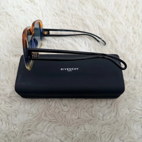 Givenchy Women’s GV7106/s oversized ombré square frame sunglasses Givenchy Multicolor GV7106/S Oversized Square Sunglasses  main image 4